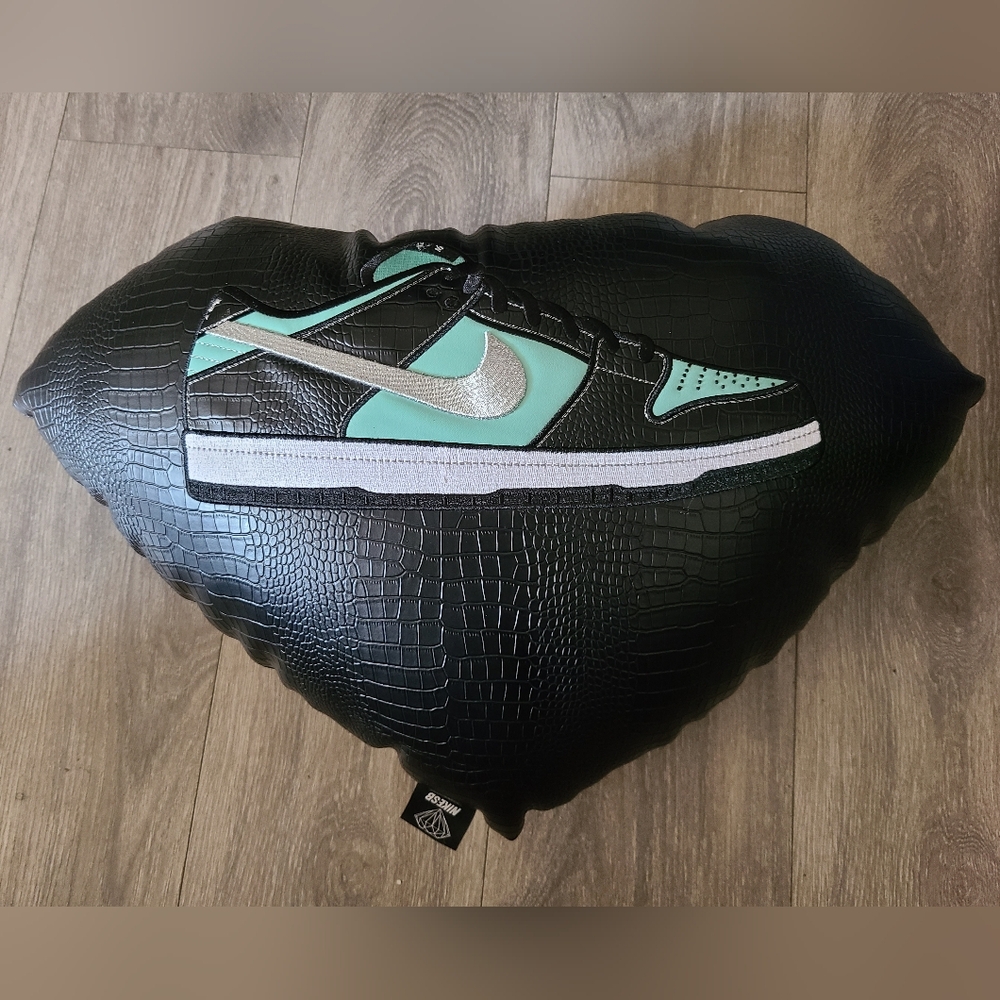 Nike SB X Diamond Supply X Wale Limited Edition Pillow Tiffany Diamond SB NEW